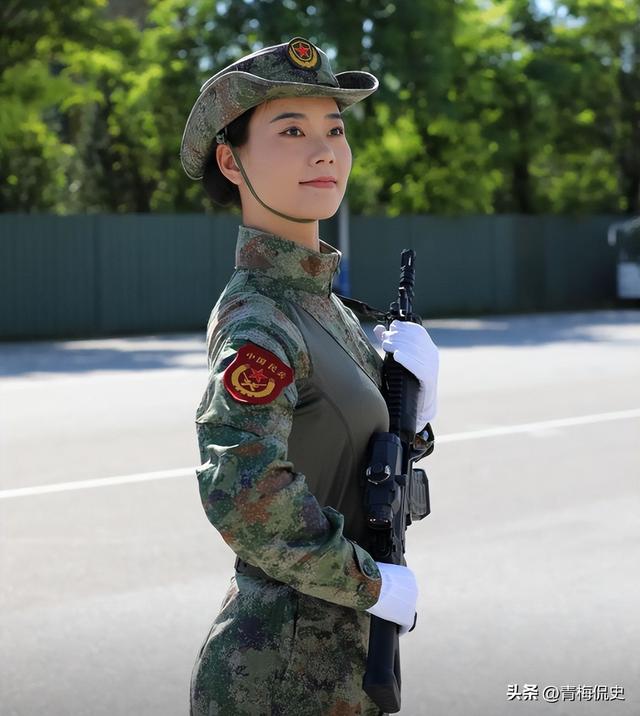 女民兵李思颖阅兵回家后仅半天，又有一个新身份：河北工大研究生
