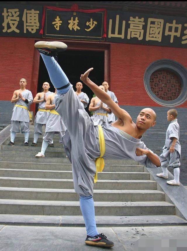 又一央视名嘴合照流出！释永信被抓恶心一幕再现，本人紧急发声