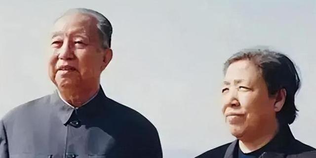 她15岁入党，18岁和主席成亲，如今仍健在，却几乎不出来露面