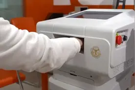 糖友福音：测血糖再不用扎手指了！手掌轻放检测仪上即可测出！图片