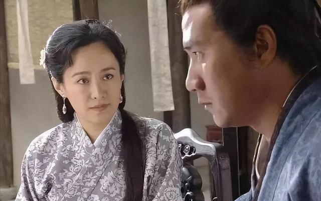 朱元璋夜宿一农妇家，离开前农妇问有了咋办？他立即掏出一物