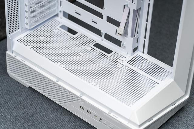 微星 MAG PANO 131 PZ WHITE 白龙机箱评测：装机超容易的海景房机箱