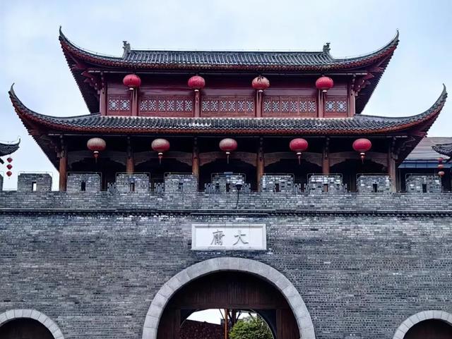 从水司楼到大庸古城,那些投资上亿烂尾、巨亏景区的重生之路