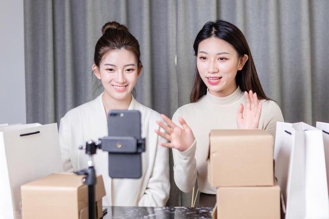 买衣服买出“隐形贫穷”，别被衣柜掏空了