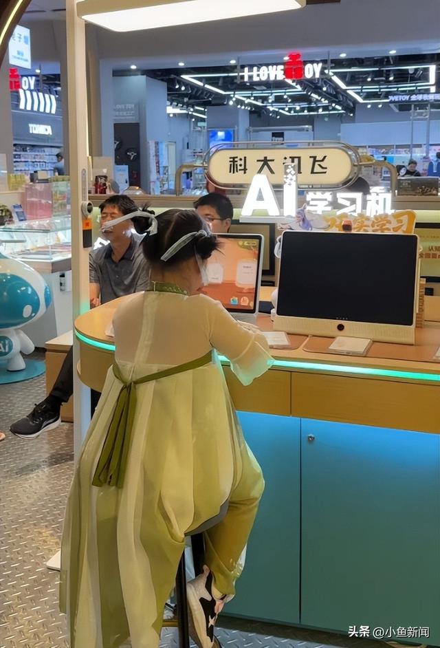 价格不菲的学习机，能“解放家长”吗？
