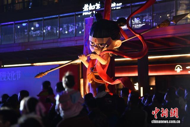 成都街头邂逅“哪吒”“花花” 数字文创升级黄金周文旅新场景