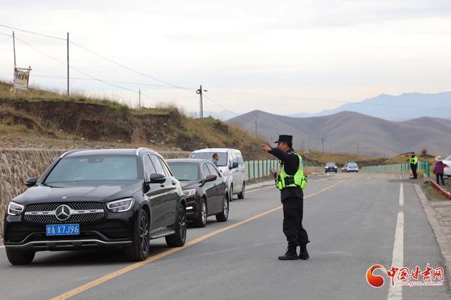 天祝公安：“华锐”大地秋景美 “警”色相随护平安
