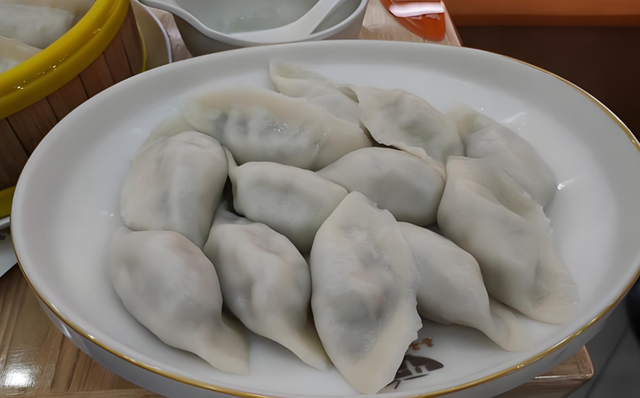 “上午立冬大雪封门，下午立冬单衣过冬”	，今年立冬上午还是下午