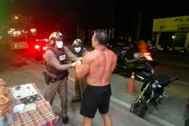 马厩侵母马！街头活春宫！在泰国的老外，怎么有这么多极品变态？图片