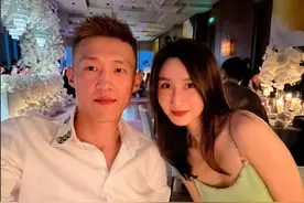 周鹏和妻子近照：34岁依旧很强，妻子1米88，越来越美了图片