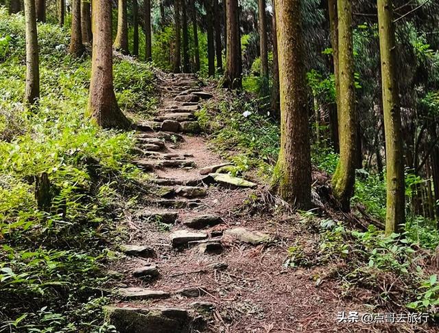 成都都江堰钻石徒步线路，都不要门票，360度观景台，让人惊叹！