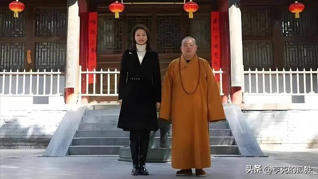 李湘不忍了！公开回应与释永信的真实关系，亲吻照的真相终于大白