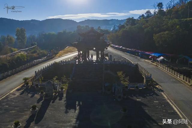 借明代古桥“洗心”悟禅，悄然感受大理鸡足山的名不虚传