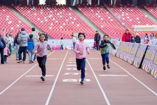 第十五届鸟巢欢乐冰雪季开幕 创新“双区”模式打造全民冬日狂欢