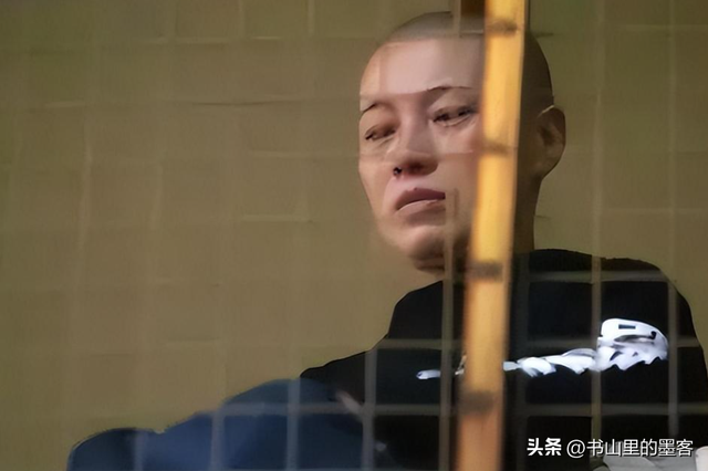 白天念经晚上蹦迪！风流尼姑释智定，东窗事发时，屋里还藏着假发