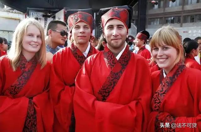 风向反了！免签后的中国，让外国人集体沉迷：回国连饭都吃不下