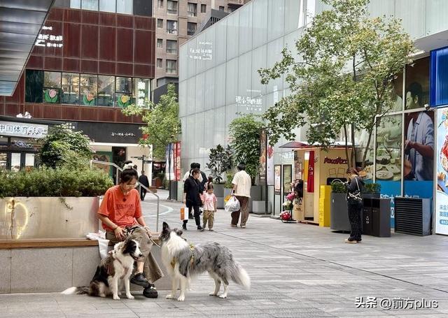 漫步商圈 感受都市松弛感