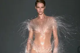 探秘巴黎夜生活：湿身舞娘与诡秀模特现场独特演绎图片