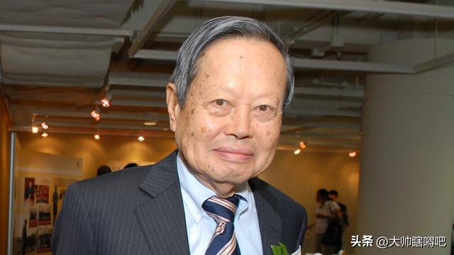 杨老遗体覆盖国旗，48 岁翁帆坐第一排泪崩：这份悲伤装不出来