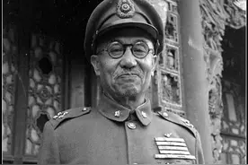 毛泽东几次挽留阎锡山，他为何非跟蒋介石走？答案2个字：不敢图片