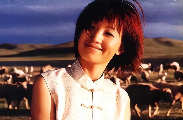 连上5次春晚	，却和恩师同居怀孕被骗流产，如今56岁的她依然单身