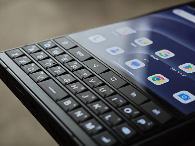 4.5 英寸 2K LCD 小屏，这 2899 新机我真心动了