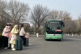 【郑州开通首条校园巴士线路】图片