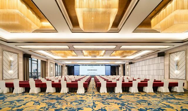 重庆两江新区丽呈君顿酒店：国家级新区里的四星商务枢纽，解锁高效旅居新体验