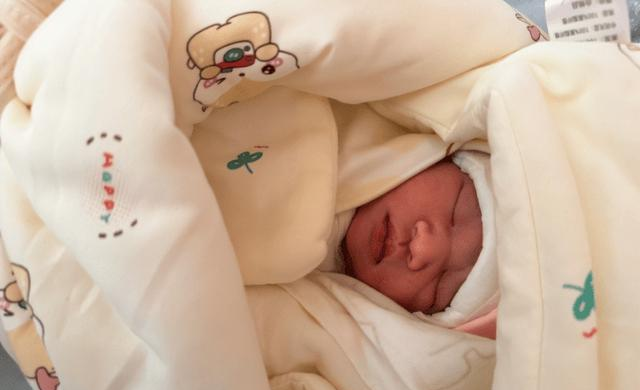 出生最佳黄金期！10-12 月堪称 “天选月龄”，妈妈宝宝都受益