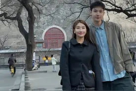 德云社王九龙夫妇合影照被晒，越来越有夫妻相，新婚生活备受关注图片