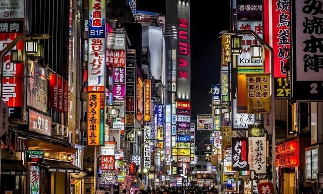 一声不吭造了7艘准航母	，美国才发现，原来真正对手已不是俄罗斯