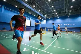 3周让你的羽毛球步伐快如闪电！业余球友亲身验证的5个零成本技巧图片