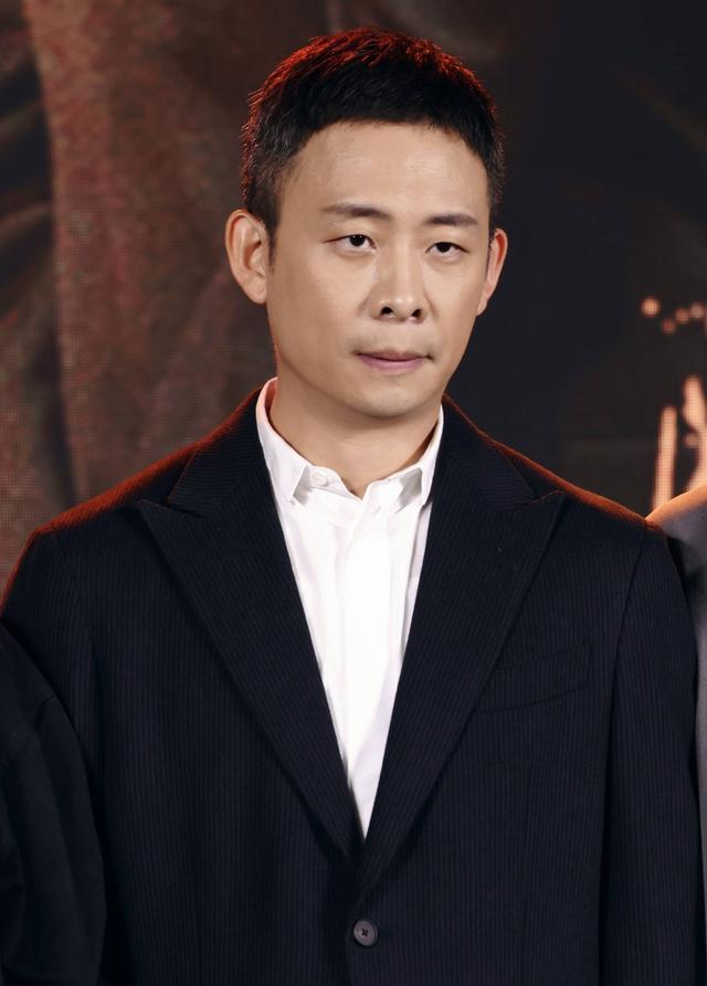 “消失”一年后，43岁的贾玲官宣喜讯，全网恭喜，终于等到这一天