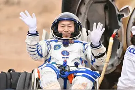 神十九航天员返回！身体出现明显变化 ，有健康风险吗？图片