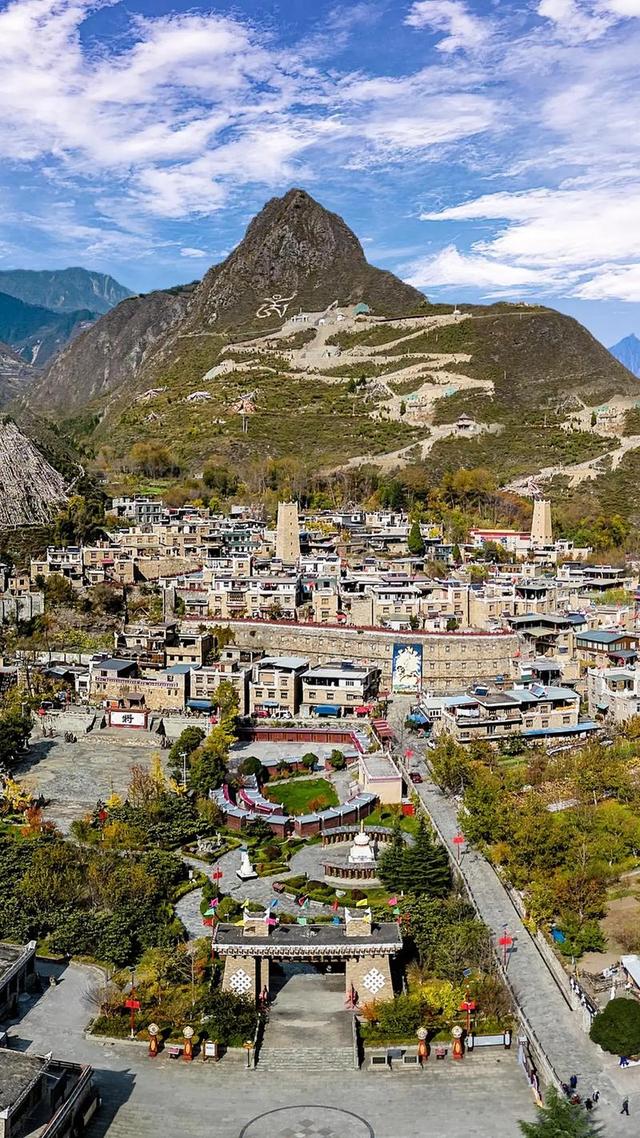 踏迹寻音：在阿坝理县，桃坪羌寨与甘堡藏寨的时空对话