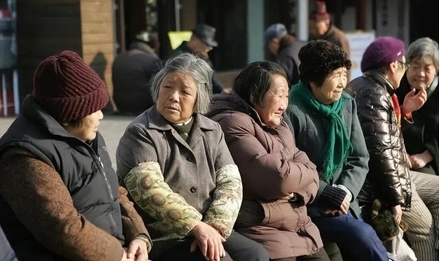 中国将迎人口死亡高峰！22年1041万，23年1100万，去年死亡多少？