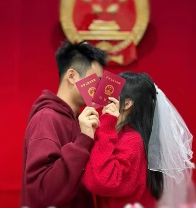 全国结婚登记人数断崖：21年764万对，22年684万对，24年令人意外