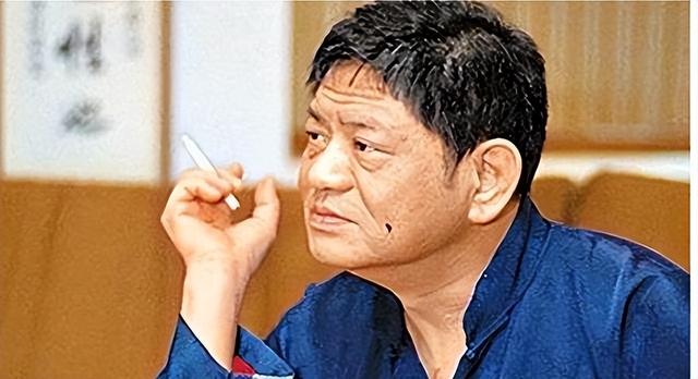 黄任中：每年花20亿泡妞，一张床睡十人，去世后留给儿子26亿巨债