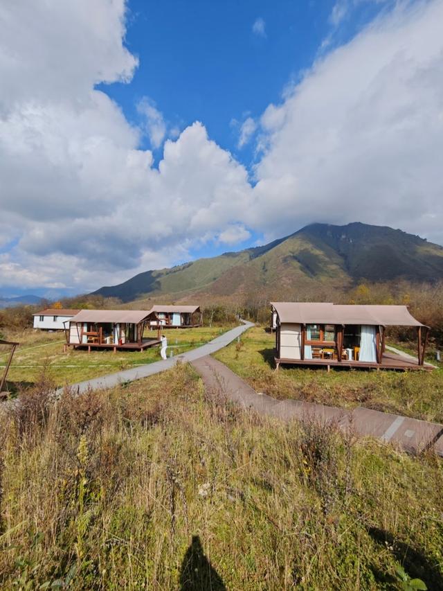 四川的这座小城简直太美了，我游了5大美景，来了根本不想回家。