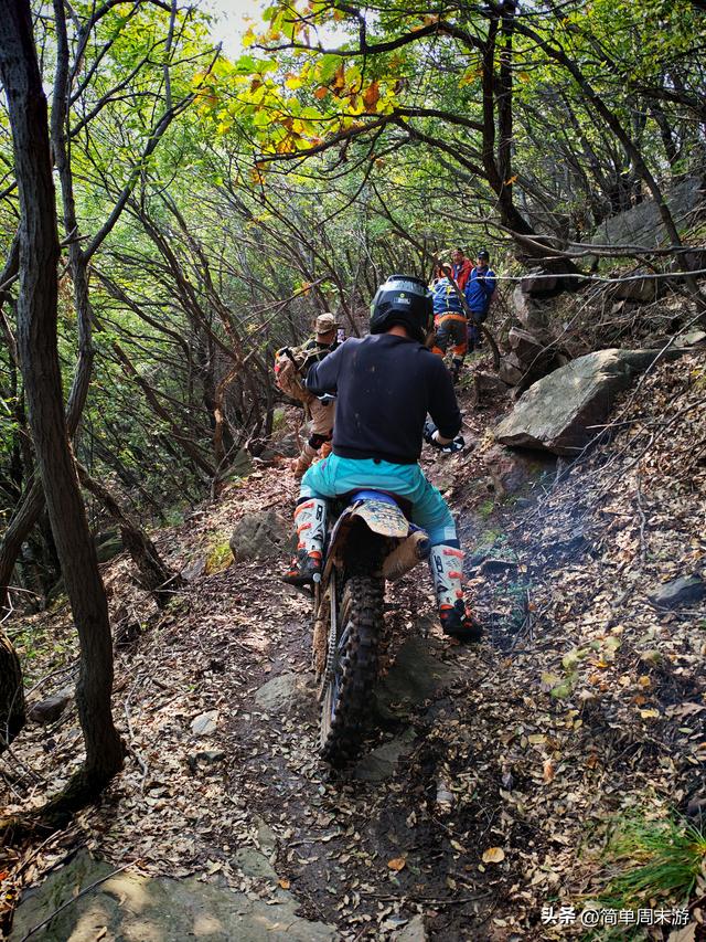 16）嵩山秋行记：27人踏秋赏红叶，从西山脊到古刹禅心