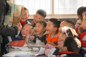 乡村小学几乎倒闭，背后真的是为了逼农民进城买房吗？图片