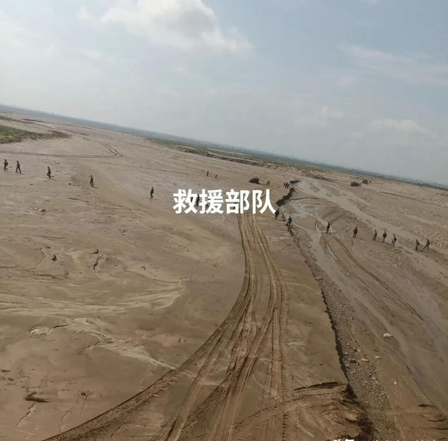 露营10人遇难幸存女孩痛哭，称原有三次机会活命，但没人听劝