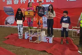 远赴云南参加国内传统越野摩托车赛事 古城小骑手取得佳绩图片