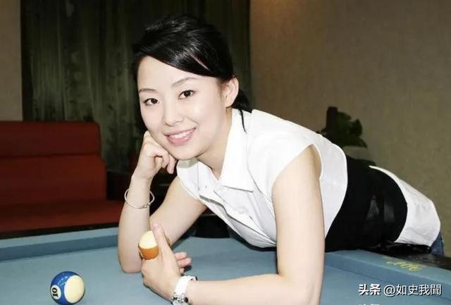43岁潘晓婷至今单身，身材傲人却无人敢娶，潘爸爸后悔当初管太严