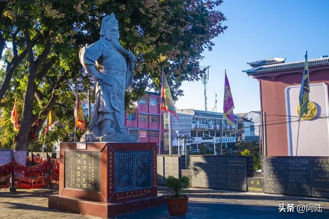 环荆州古城一圈，打卡天下第一关羽祠，叹往昔峥嵘岁月稠