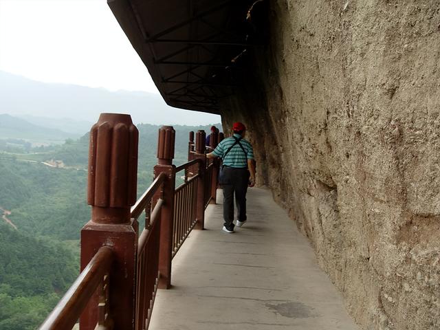 甘肃旅游：两访四大石窟之一的麦积山（图）