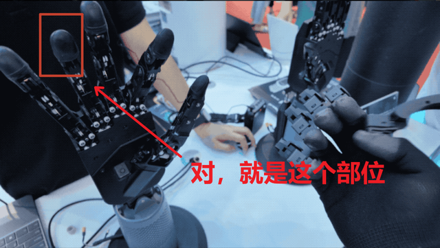 完蛋，我在北京被机器人人人人人人人人人人给包围了