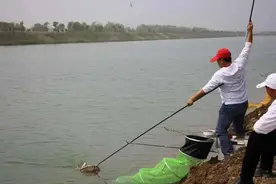 钓鱼真正“烧钱”的三个地方，有的钓友一年能花掉五位数！图片