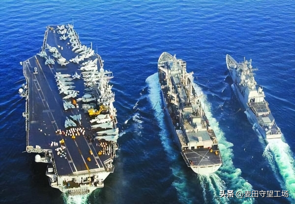日本最怕的事来了！高市拒不道歉后，解放军4万吨舰队抵近12海里
