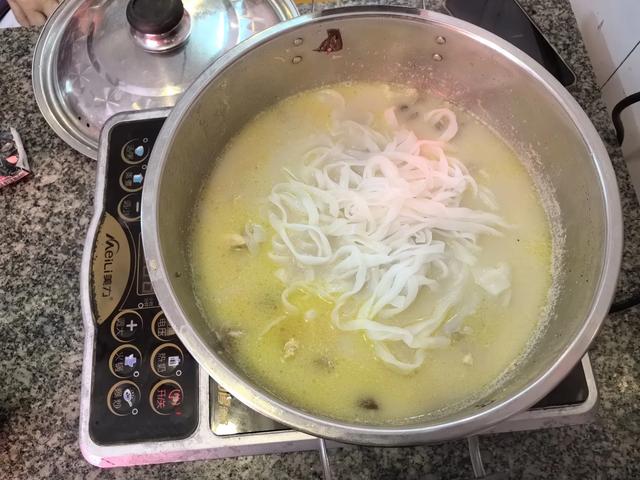 榴莲壳花胶煲猪肚 榴莲壳花胶煲猪肚的做法